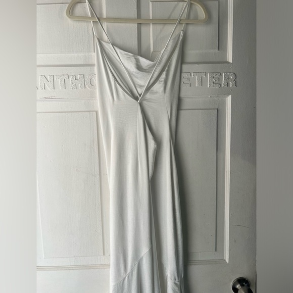 Aisle Dress in White - Elliatt - Picture 7 of 8